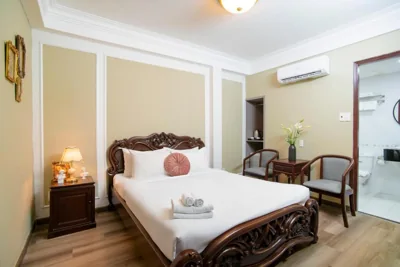 Standard Queen Room — SAZI BEN THANH Hotel HCM
